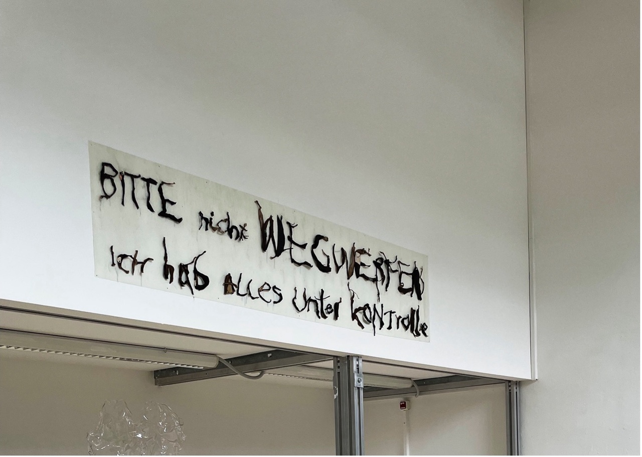 Waleria Sadkow, “BITTE NICHT WEGWERFEN ICH HAB ALLES UNTER KONTROLLE”, 2025