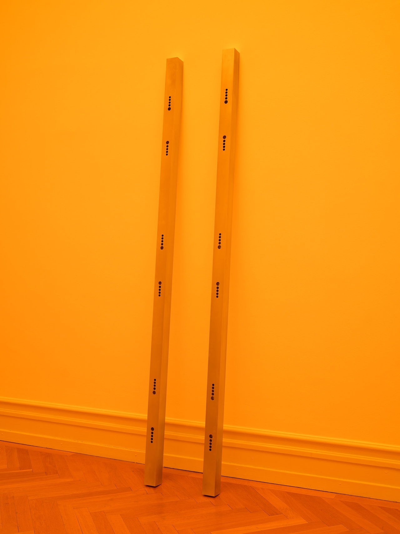 Sung Tieu, „Toe Circumferences (Version 2 × 3)“, 2025