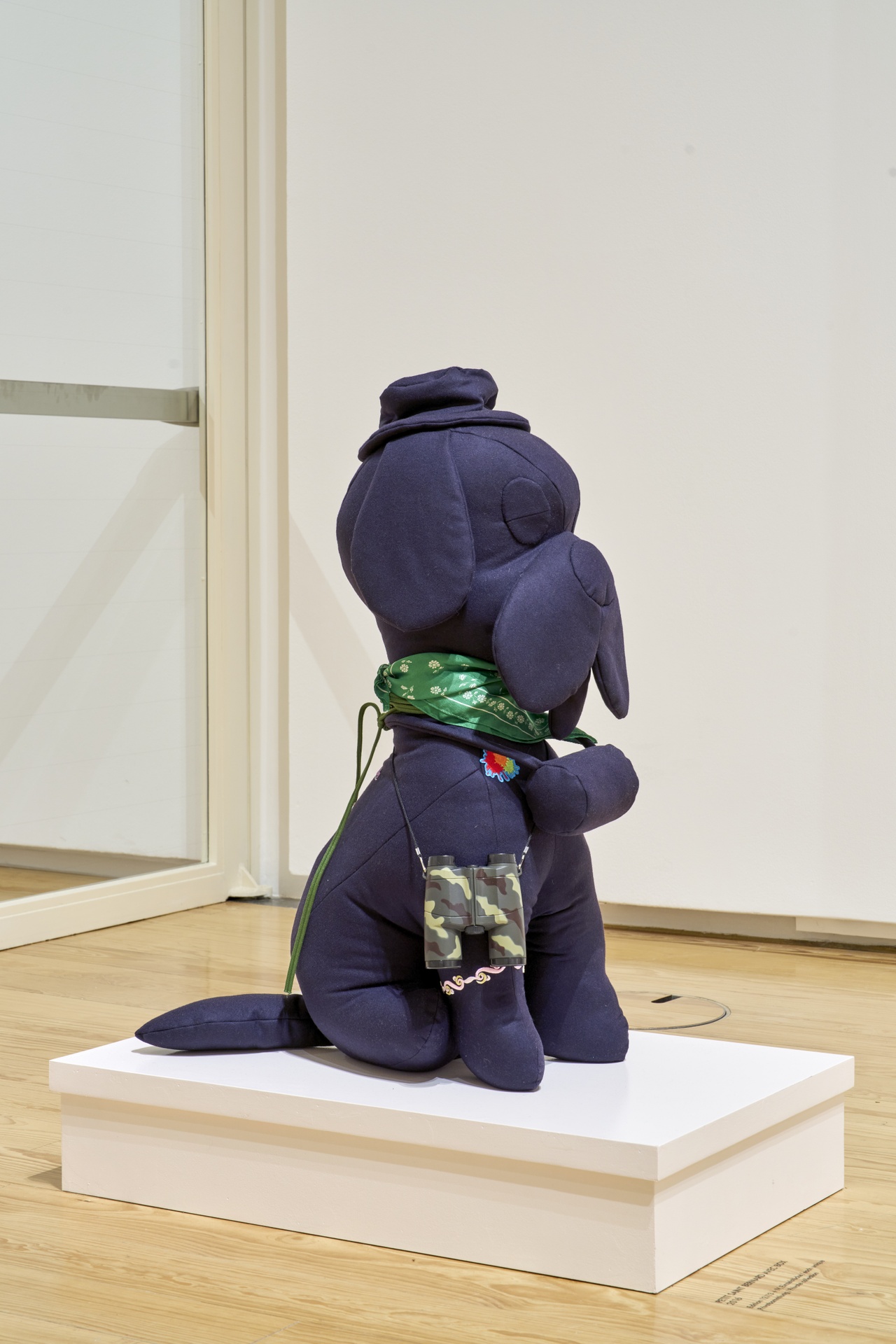 Cosima von Bonin, „Petit Saint Bernard avec box“, 2016