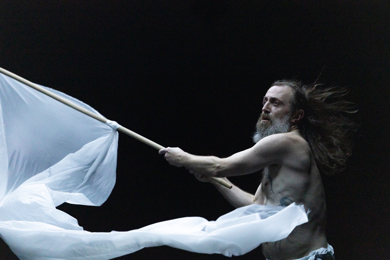 Manuel Pelmuș und Frédéric Gies, “Tribute to Kurt Jooss’s ‘Green Table,’” 2025, in “Nie Wieder Friede,” Steirischer Herbst, Graz, 2025