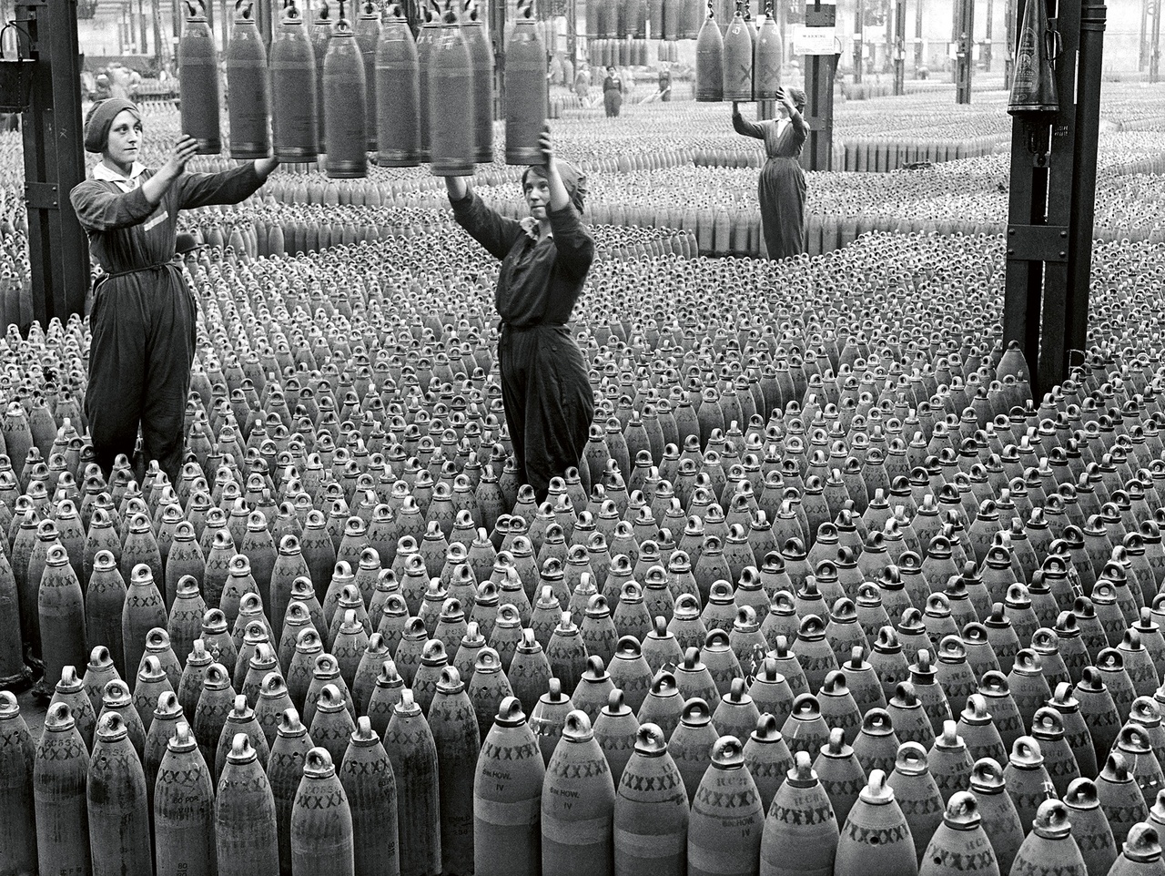 Female munitions workers, Nottinghamshire, 1917