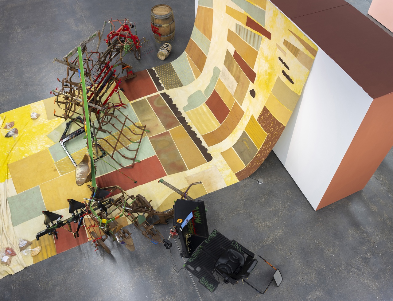 Olivier Guesselé-Garai and Antje Majewski, “Barric Ode on the Fields (Barrik-Ode auf den Feldern),” 2025