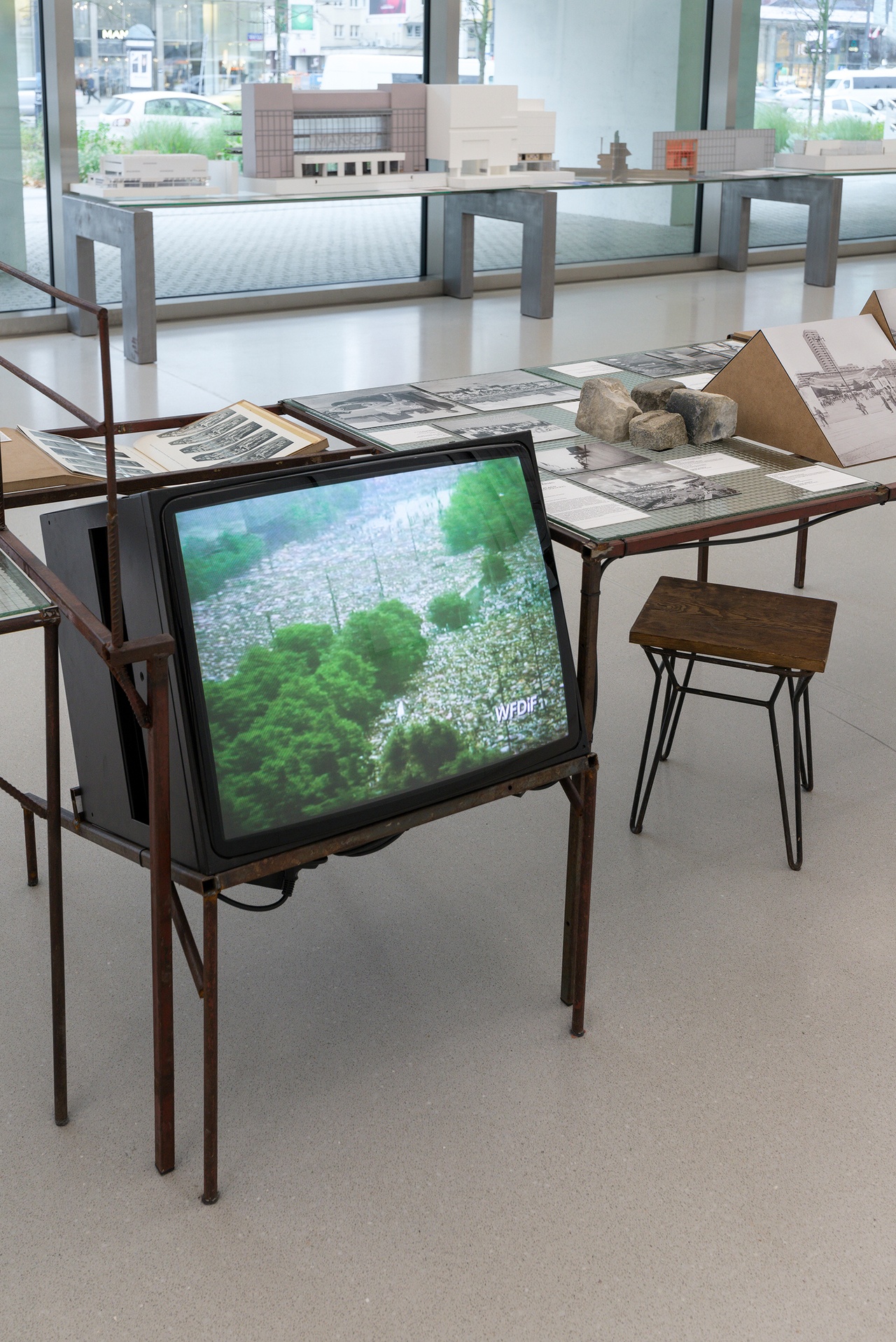 “Trudna Miłość: Muzeum między placem i pałacem,” Museum of National Art in Warsaw, 2024-25