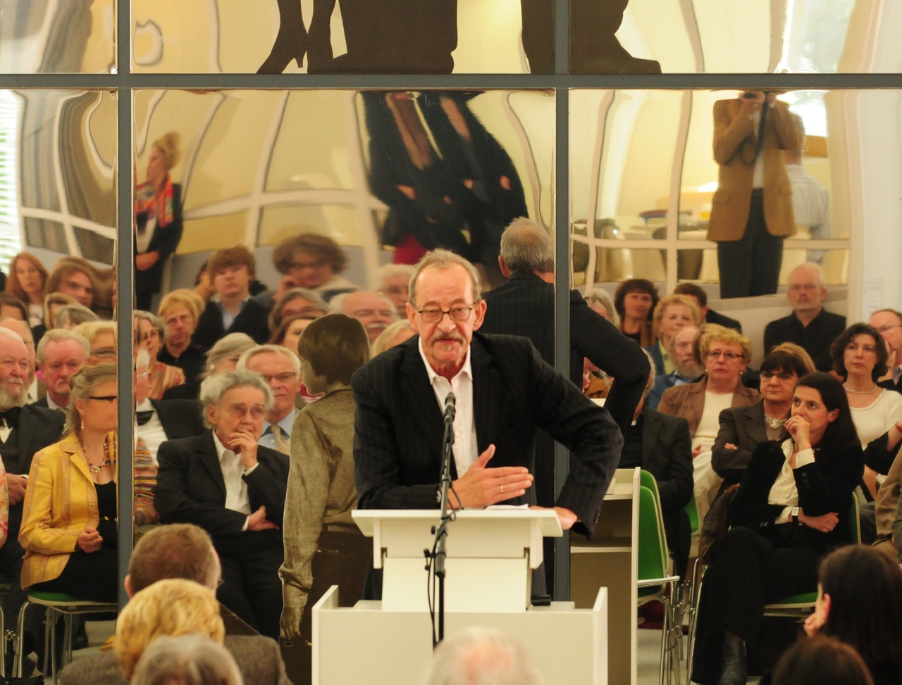 Kasper König bei der Gedenkveranstaltung für Johannes Cladders im Museum Abteiberg, 2009