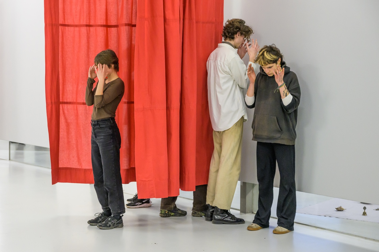 Sarah Pierce, „Campus“, 2011, in „Scene of the Myth“, GfZK Leipzig, 2024