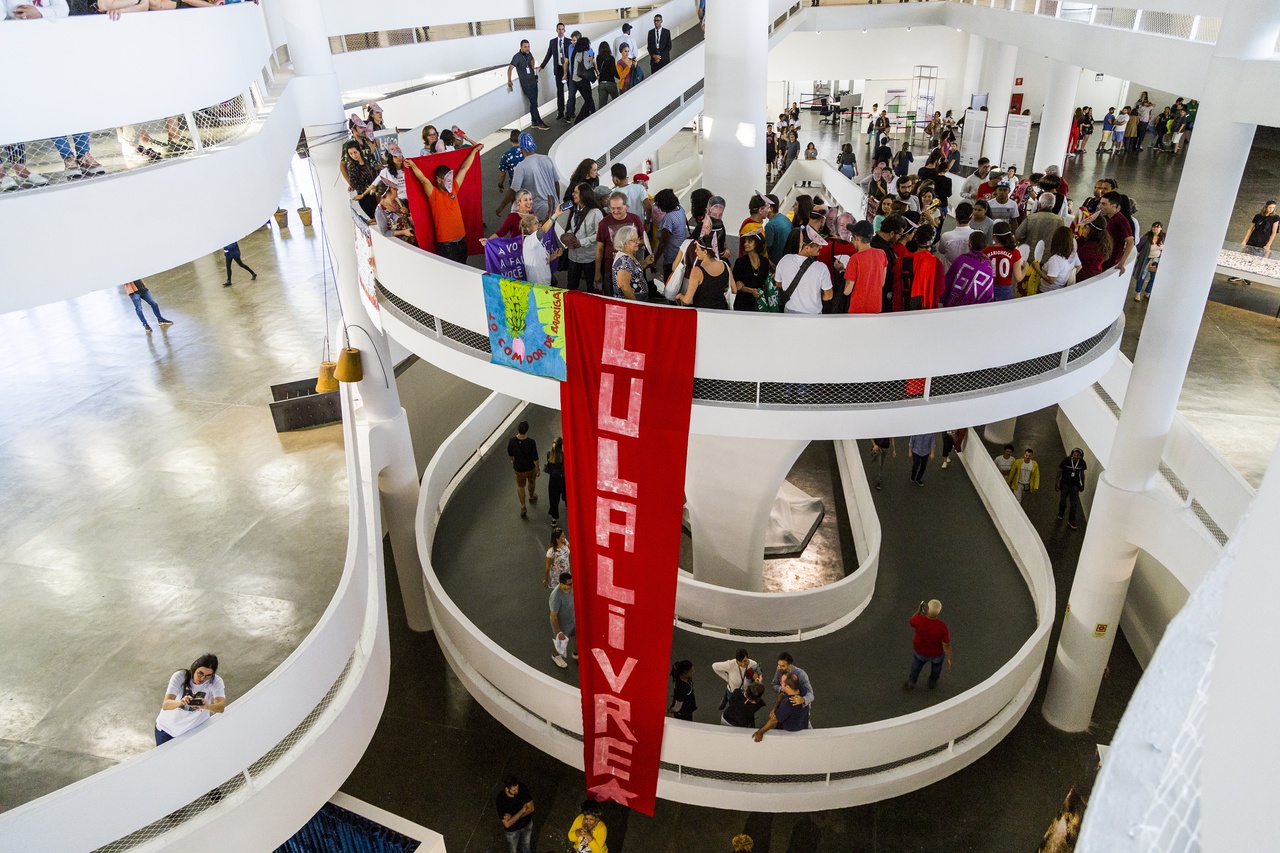 Akion des Coletivo Aparelhamento während der Eröffnung der 33. São Paulo Biennale, 2018