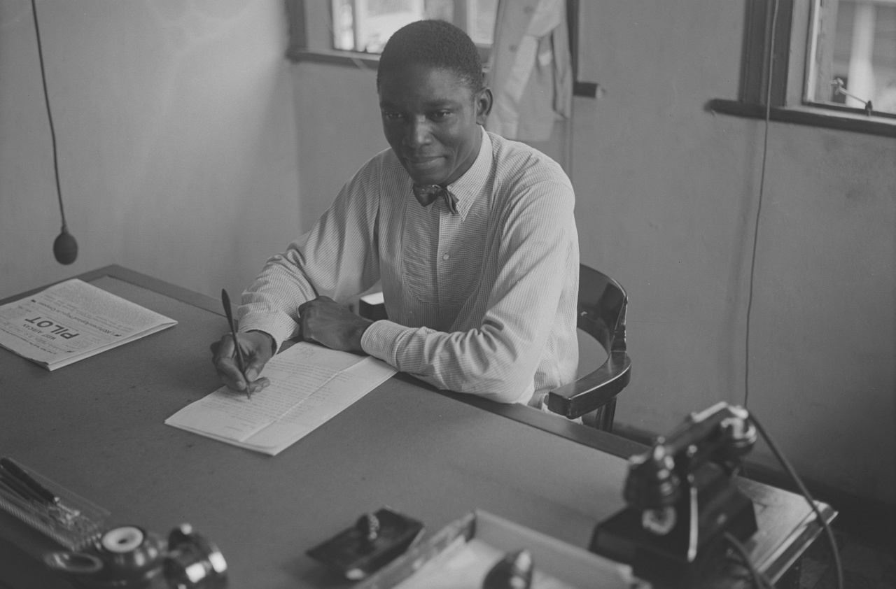 Nnamdi Azikiwe in seinem Büro, 1937