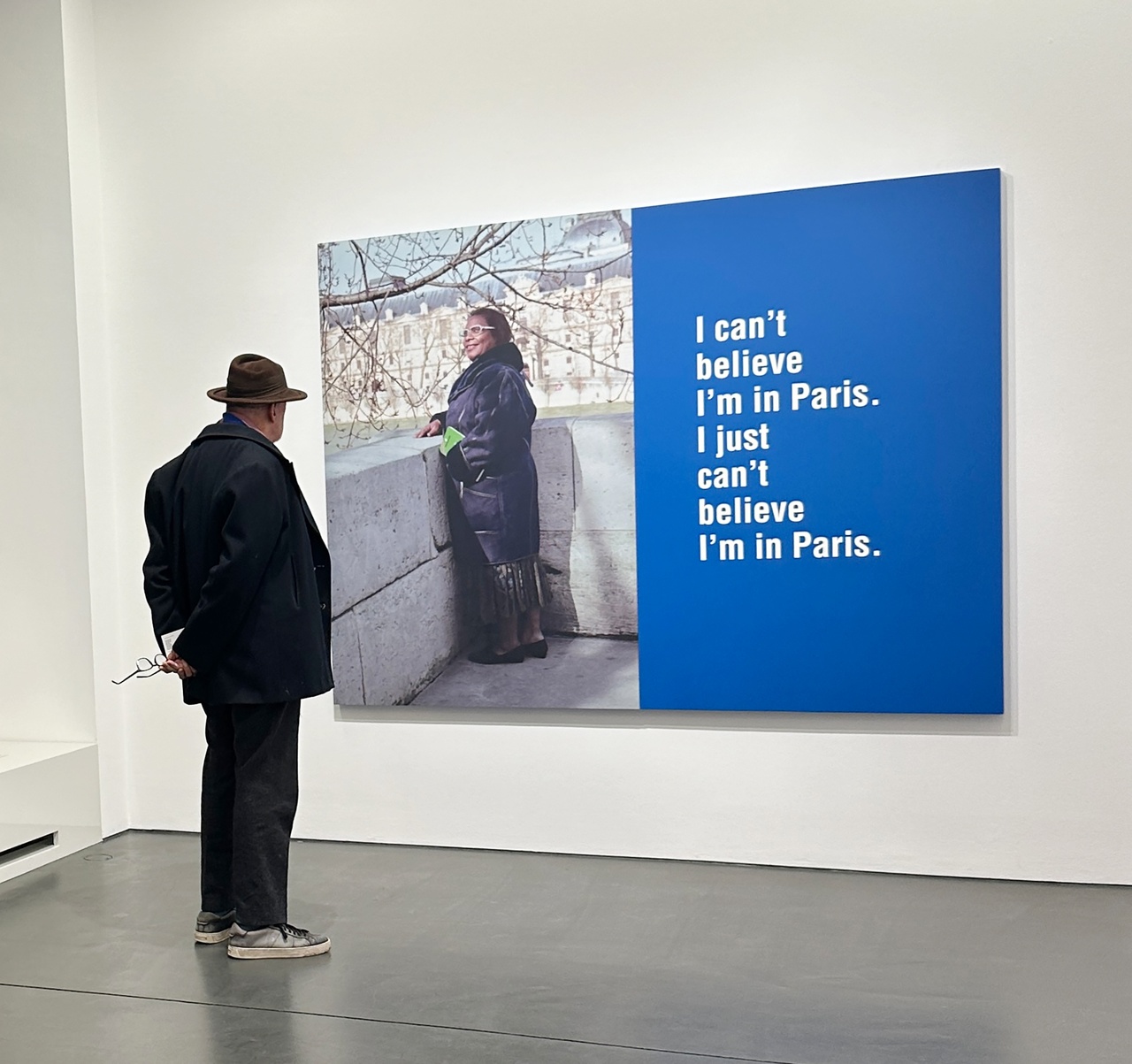 Kasper König vor Ken Lum, 2024