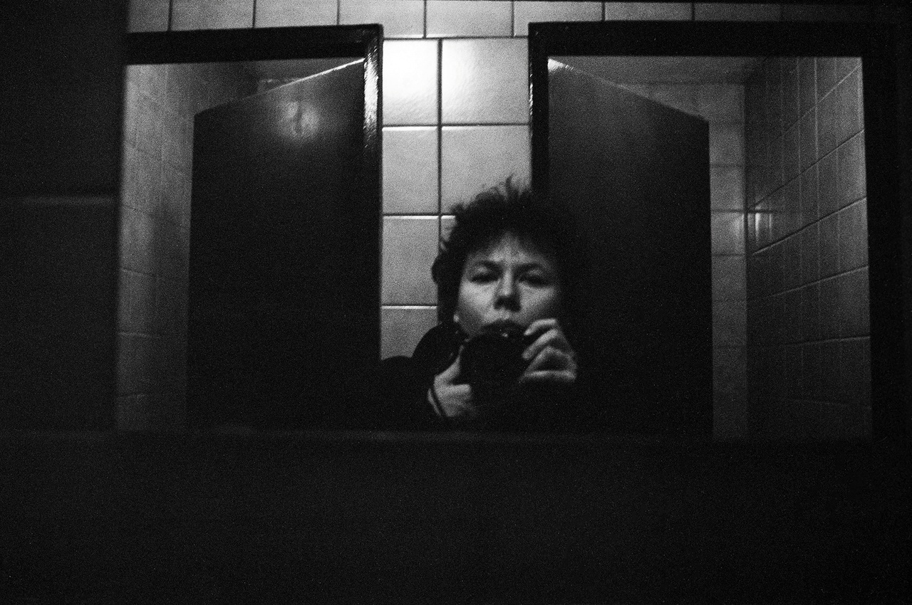 Klára Tasovská, „Noch bin ich nicht, wer ich sein möchte – Die Fotografin Libuše Jarcovjáková“, 2024