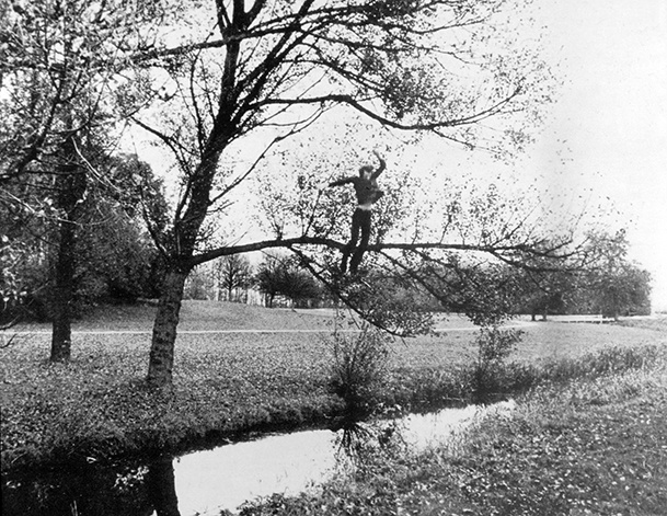Bas Jan Ader, „Broken Fall (organic), Amsterdamse Bos“, 1970
