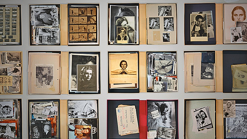 Kästen mit Bildern aus dem Nachlass von Leni Riefenstahl